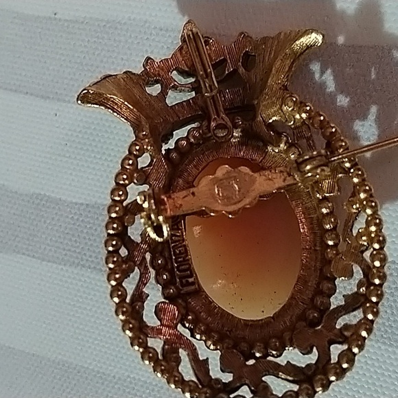 VTG Florenza Shell Cameo Brooch - Picture 4 of 7